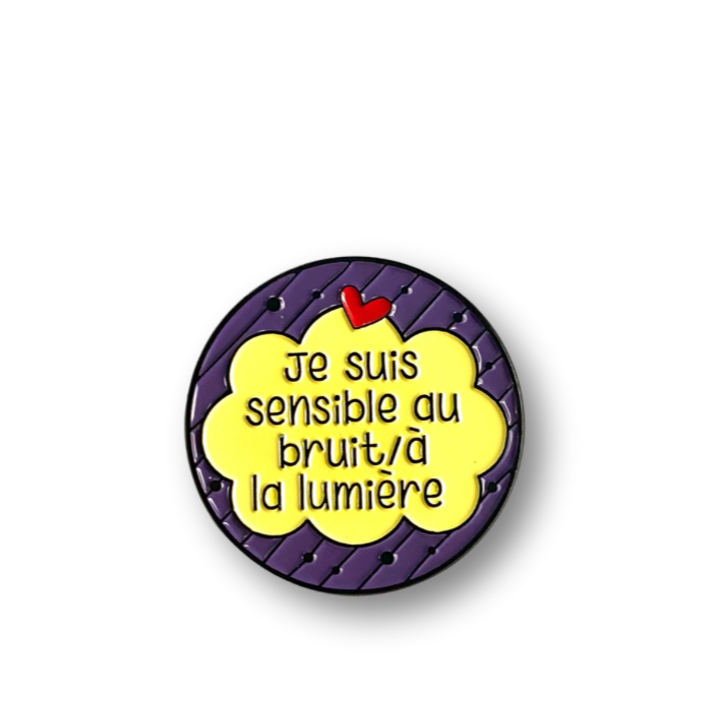 Pin's JE SUIS SENSIBLE AU BRUIT/A LA LUMIERE